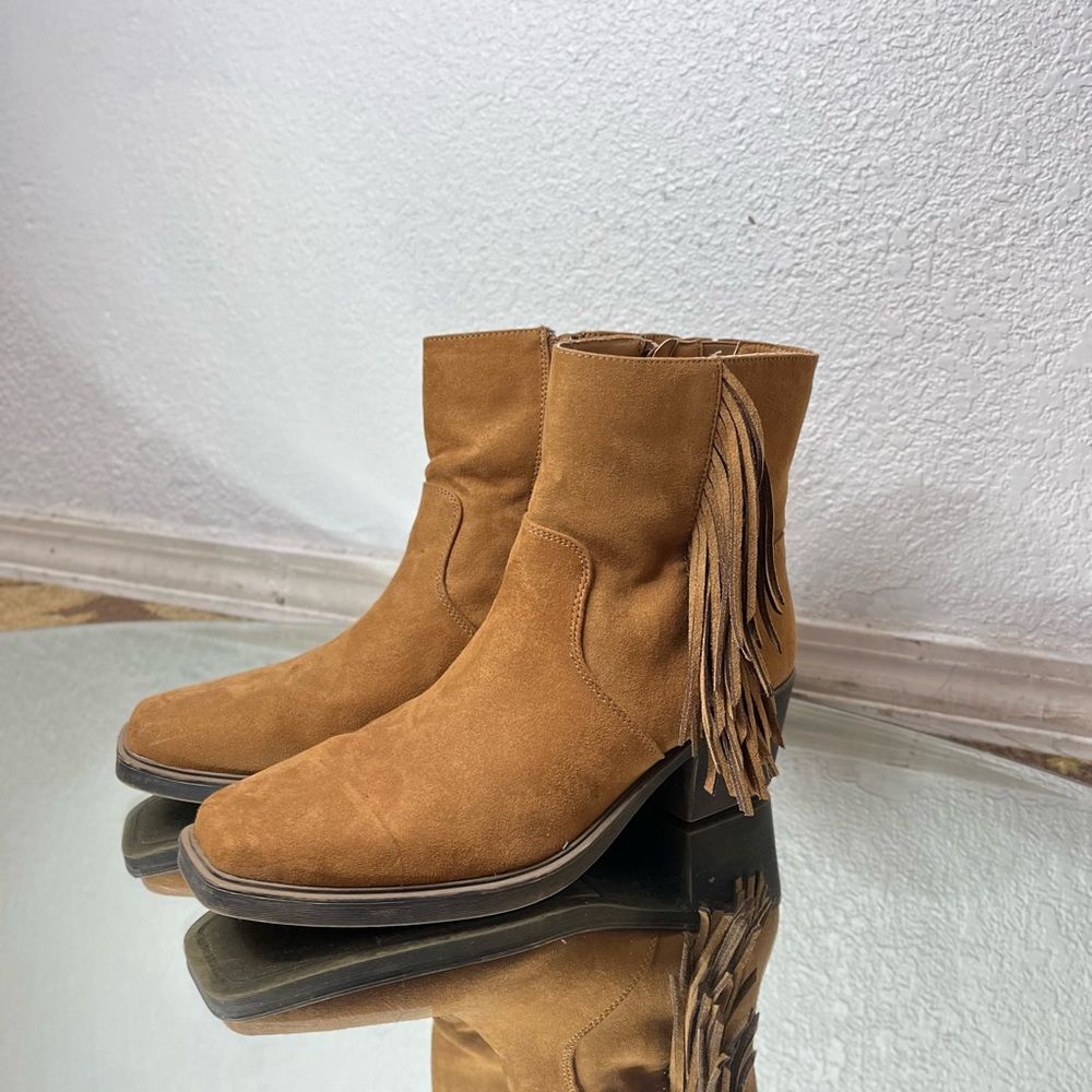 Woman’s heel cowboy boots suede color brown, Size 9, side Zipper,